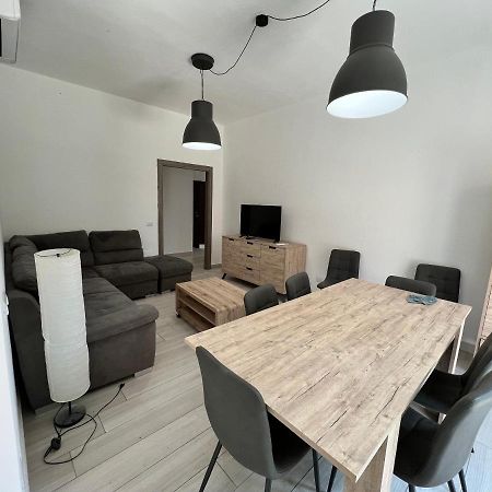 I Lecci Villa Ливорно Екстериор снимка